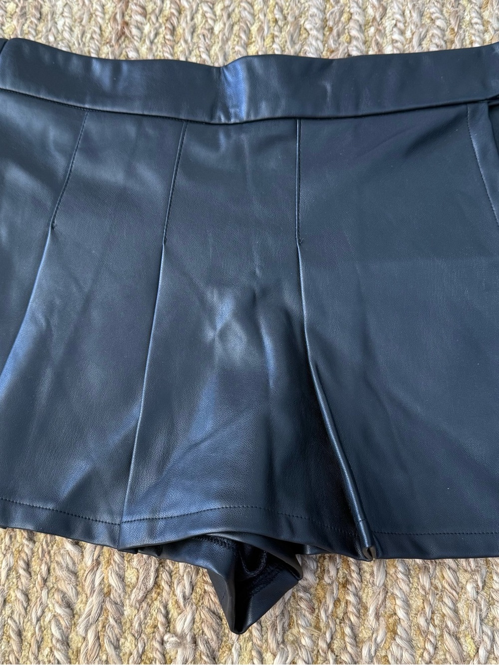Altar’d State Women’s Girl’s Black Faux Pleated Shorts Size Medium